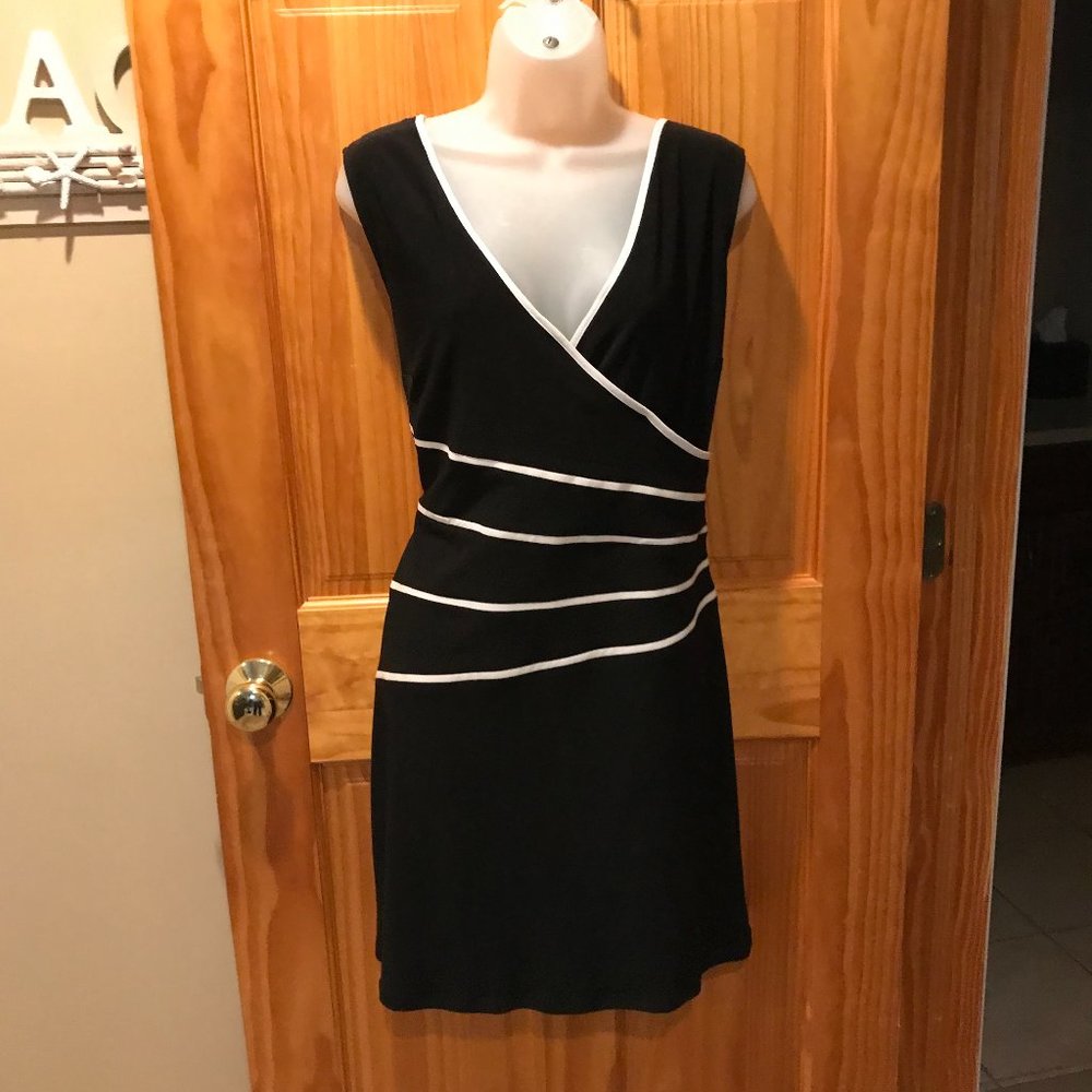 NorthStyle Dress - Picture 1 of 7